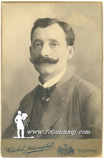 Muškarac sa brkovima (autor Čedomir Antonijević)